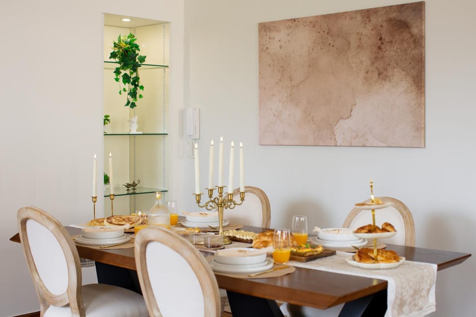 Living room, Decorative detail, Dining area