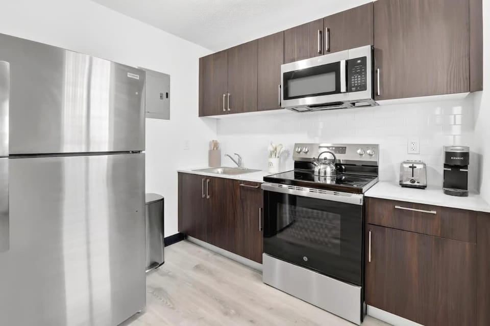 Modern 2BR Near Beach Airport & Las Olas Apartment in Dania Beach