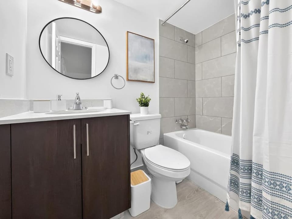 Modern 2BR Near Beach Airport & Las Olas Apartment in Dania Beach