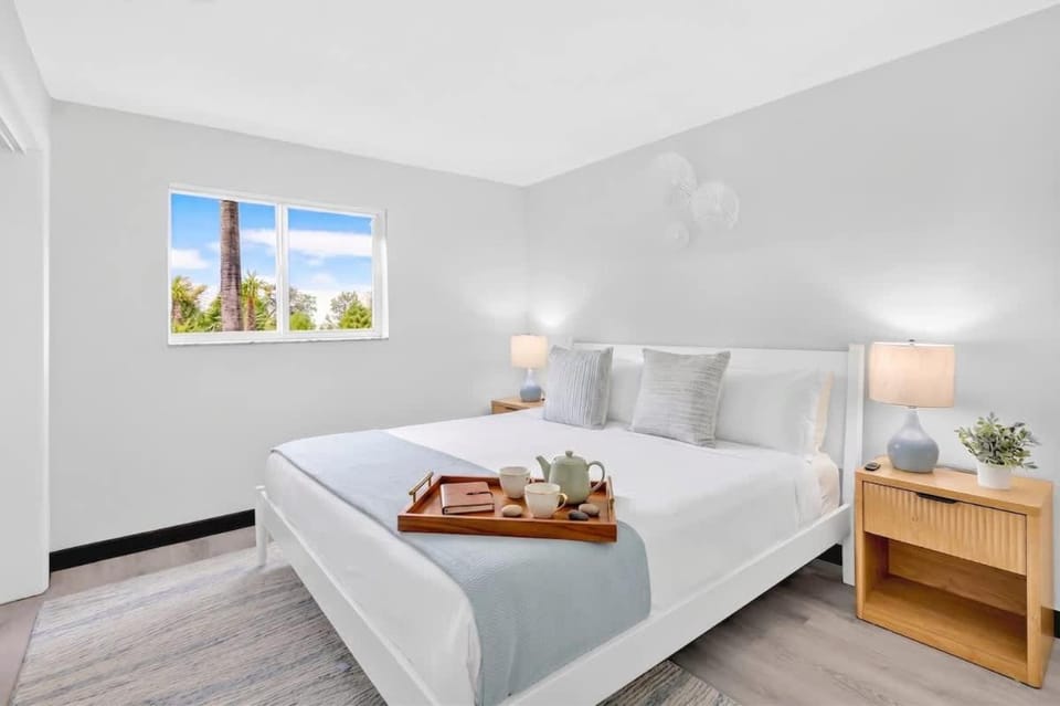 Modern 2BR Near Beach Airport & Las Olas Apartment in Dania Beach