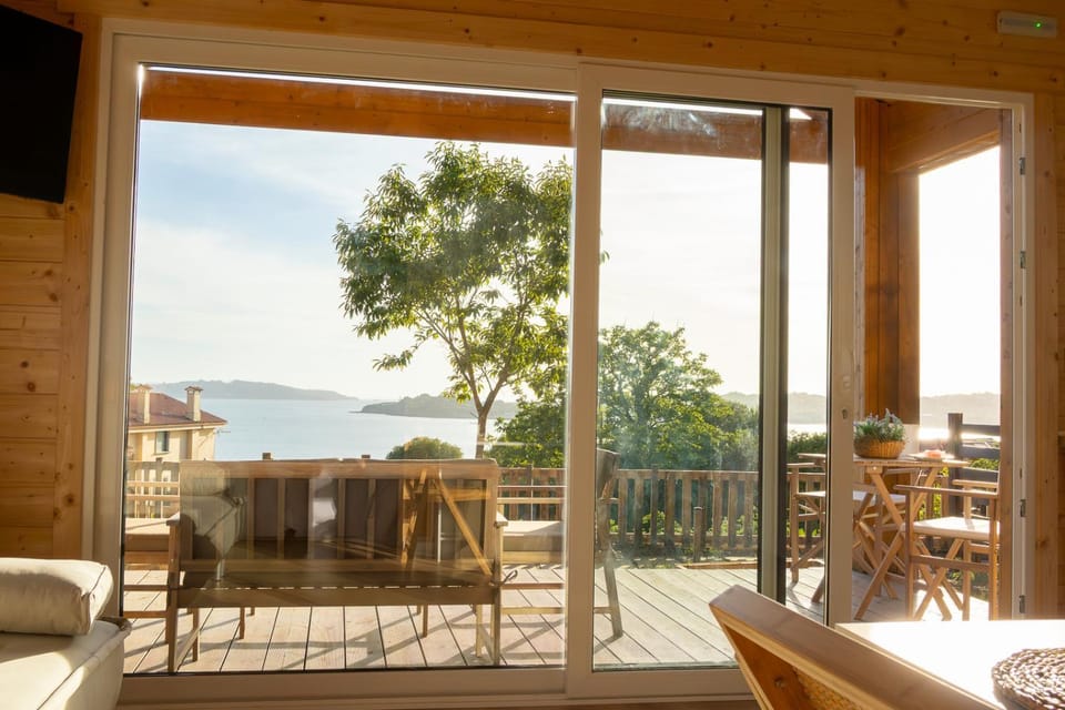 Natural landscape, TV and multimedia, Balcony/Terrace, Seating area, Dining area, Sea view