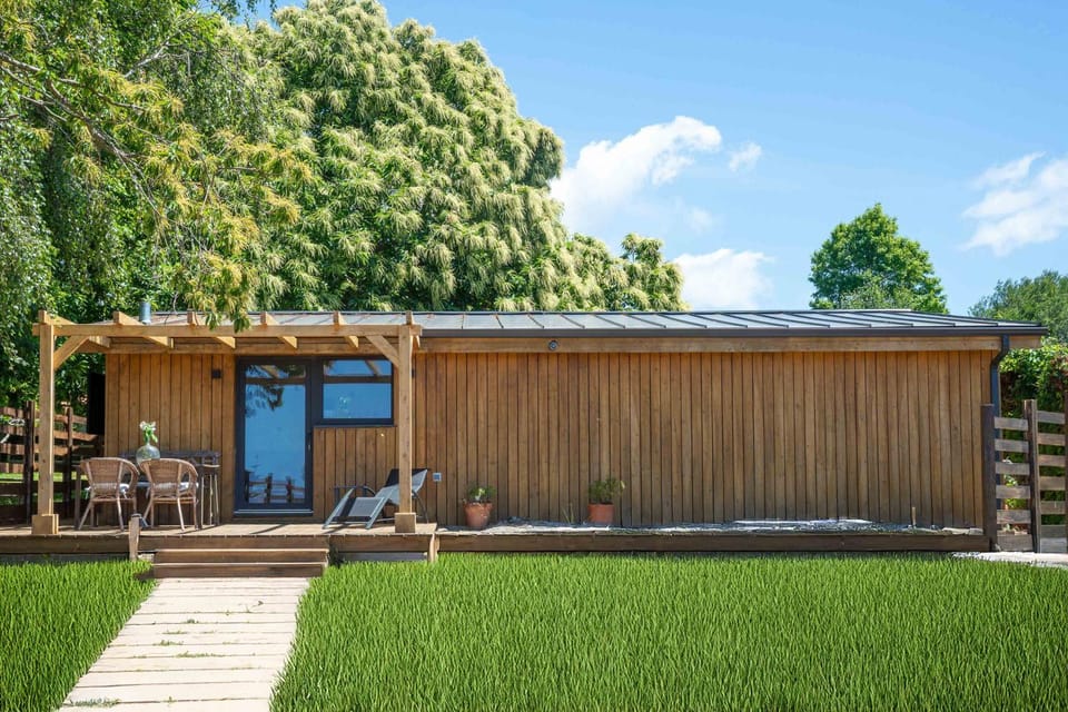 Property building, Day, Garden, Garden view