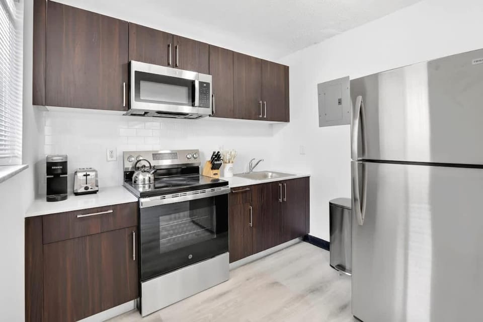Cozy 2BR Near Beach Airport & Las Olas Apartment in Dania Beach