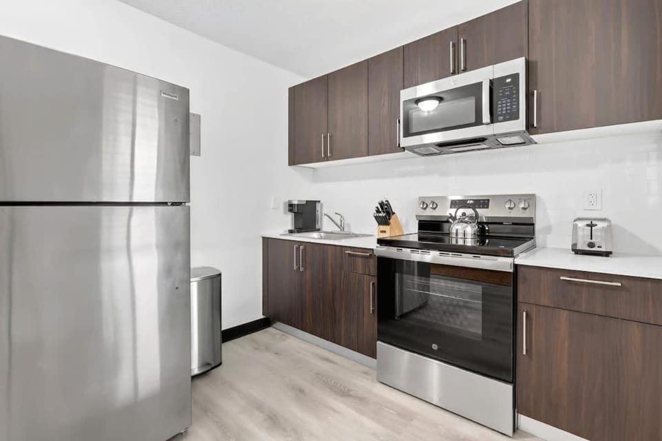 Elegant 2BR Near Beach & Cruise Port Apartment in Dania Beach