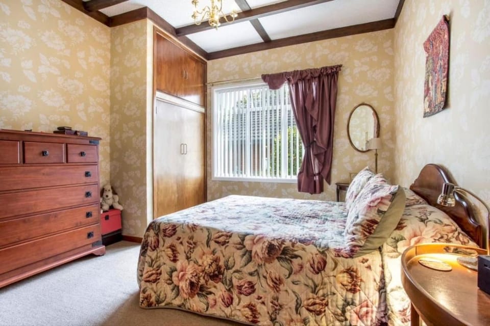 Spacious Family Retreat Near Cornwall Park House in Auckland