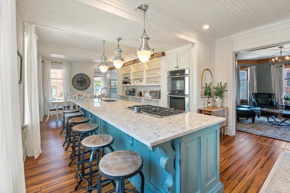 Kitchen or kitchenette, Dining area, oven, pet friendly, stove
