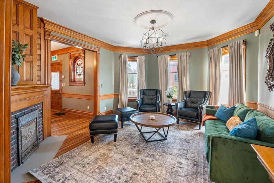 Living room, Seating area