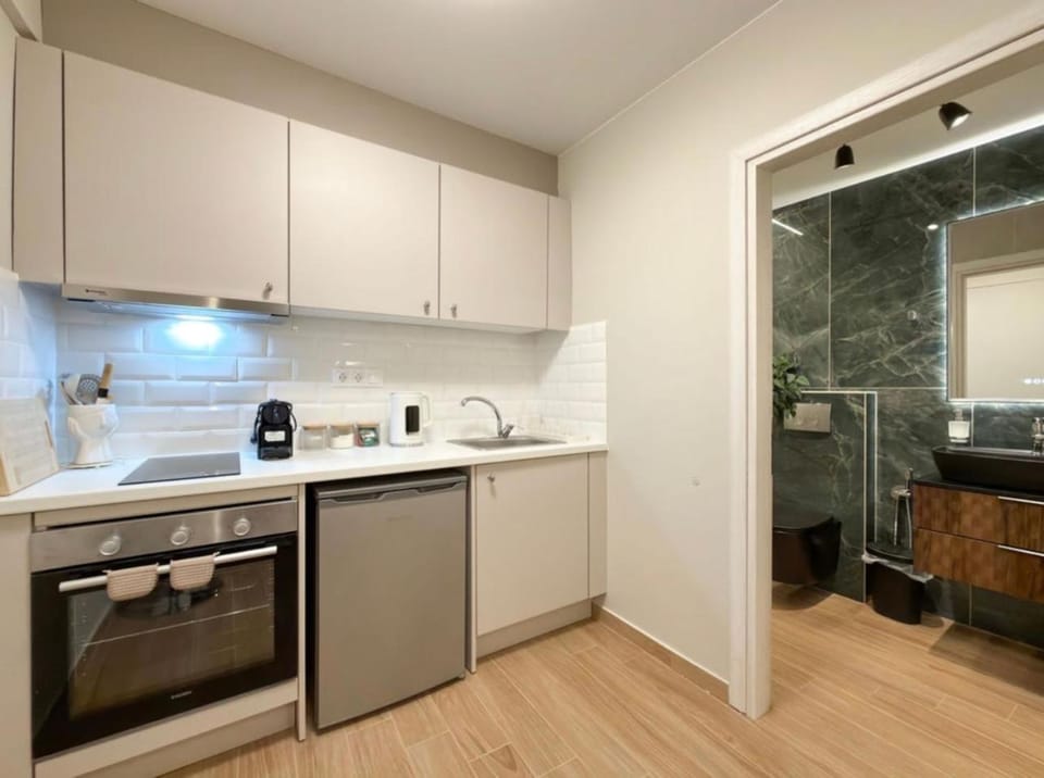 Modern Sanctuary White Tower Apartment in Thessaloniki