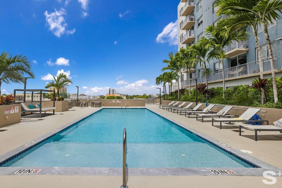 Property building, Patio, Swimming pool, sunbed