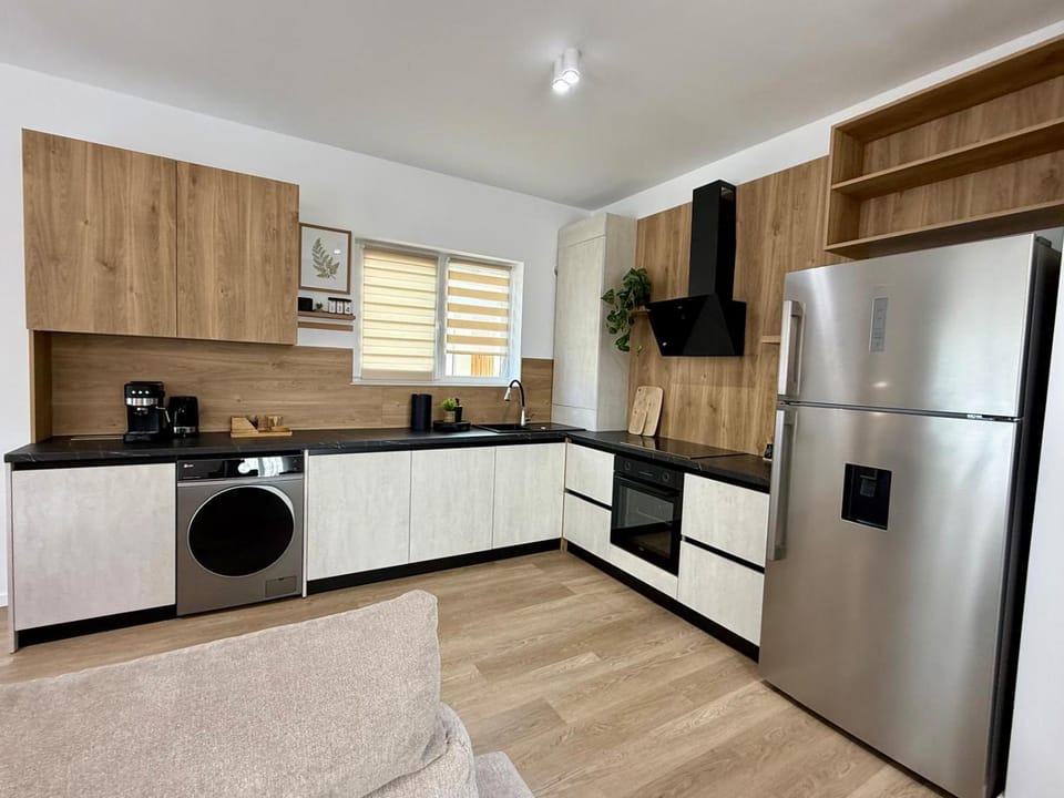 Kitchen or kitchenette, dishwasher, toaster, washing machine