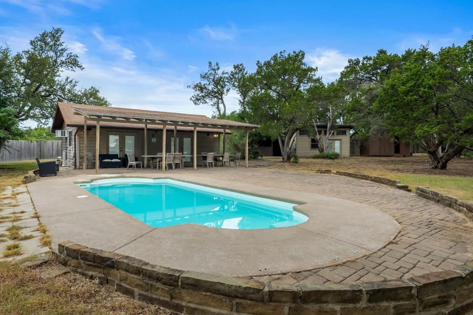 Private Hill Country Estate on 4 Acres l Pool House in Cedar Park