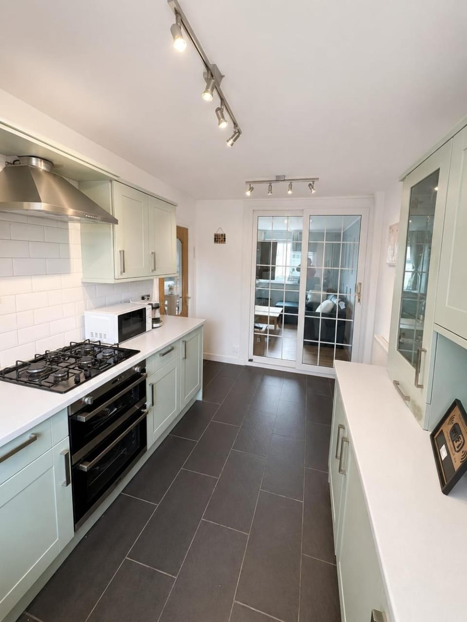Stylish Glasgow Apartment with Balcony and Free Parking Apartment in Glasgow