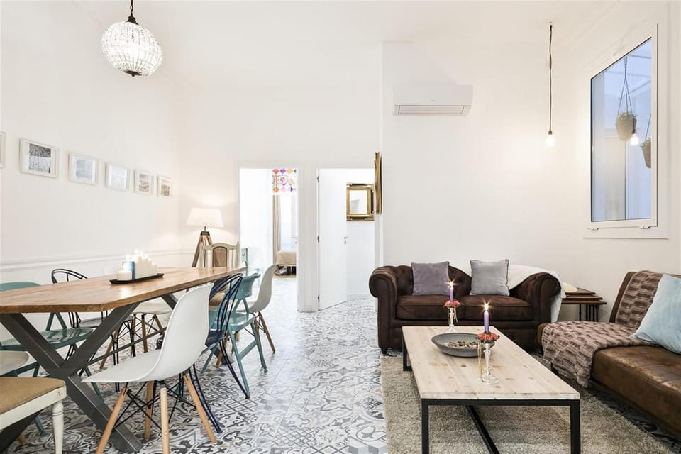 Living room, Seating area, Dining area