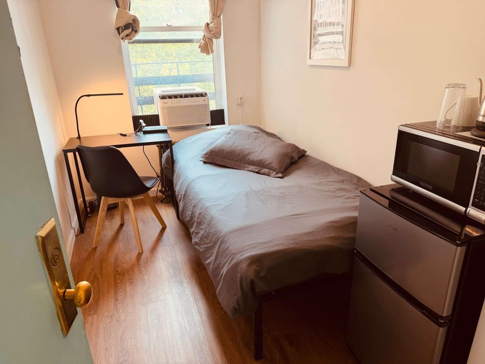 Room in Chelsea 9 - Shared Bathroom - 5th Floor Walk Up Apartment in Midtown