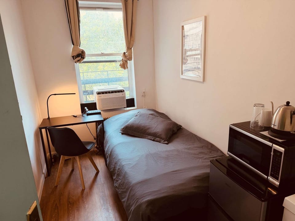 Room in Chelsea 9 - Shared Bathroom - 5th Floor Walk Up Apartment in Midtown