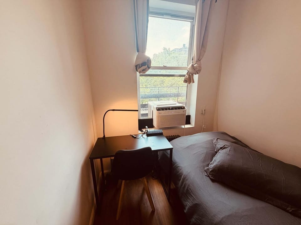 Room in Chelsea 9 - Shared Bathroom - 5th Floor Walk Up Apartment in Midtown