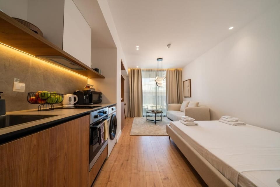 Bed, Kitchen or kitchenette, Bedroom, oven, stove