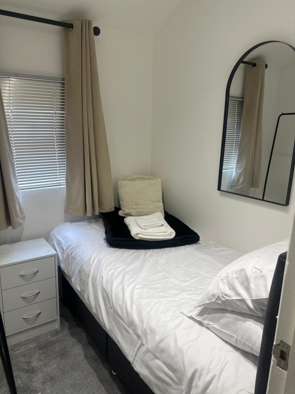 Rose House Crewe 4 Bedrooms - Sleeps 7 Central Location House in Crewe