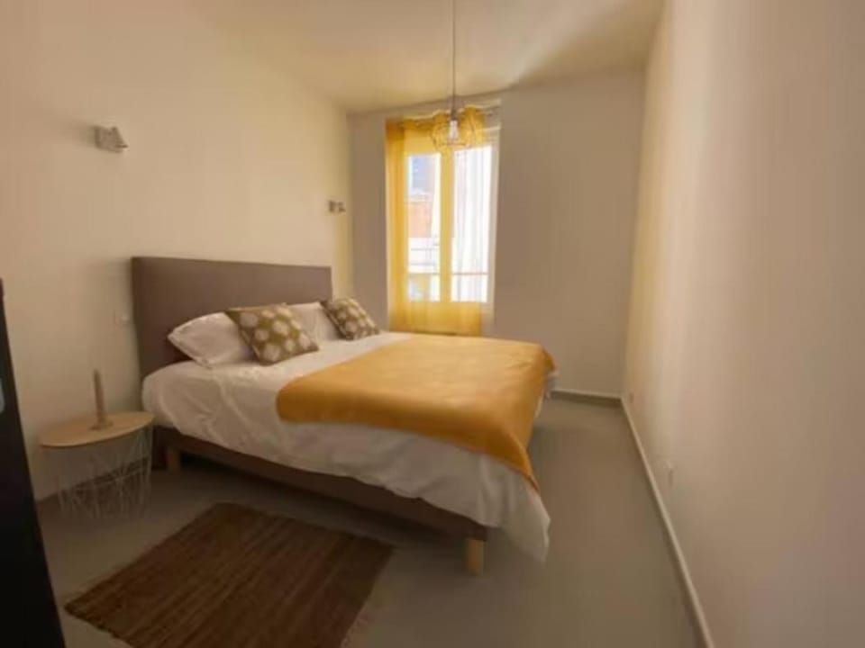 le minimaliste - clim - terrasse Apartment in Nimes