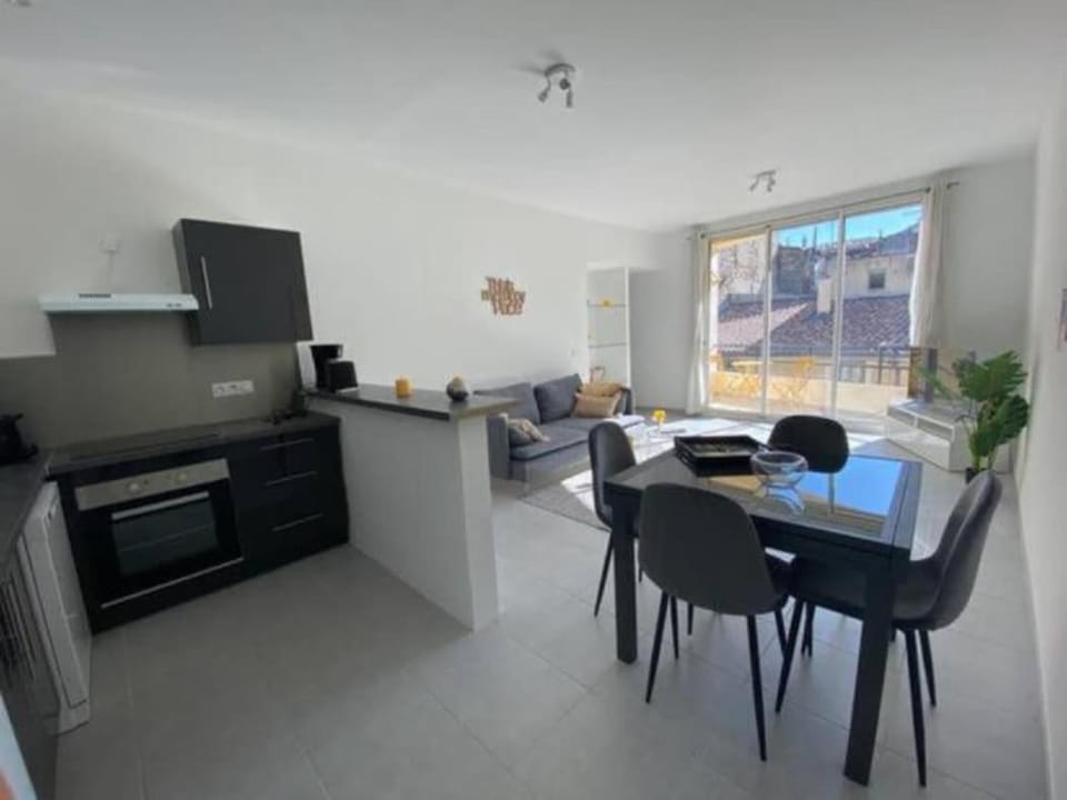 le minimaliste - clim - terrasse Apartment in Nimes