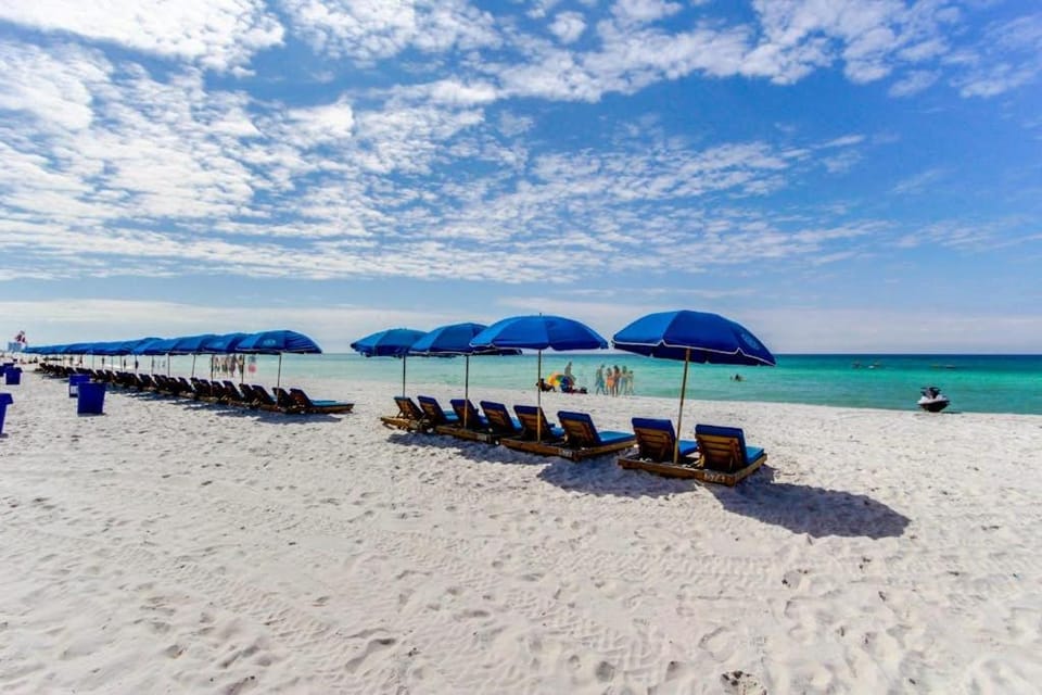 Dreamy retreat on the Gulf with pool basketball court & beach access House in Lower Grand Lagoon