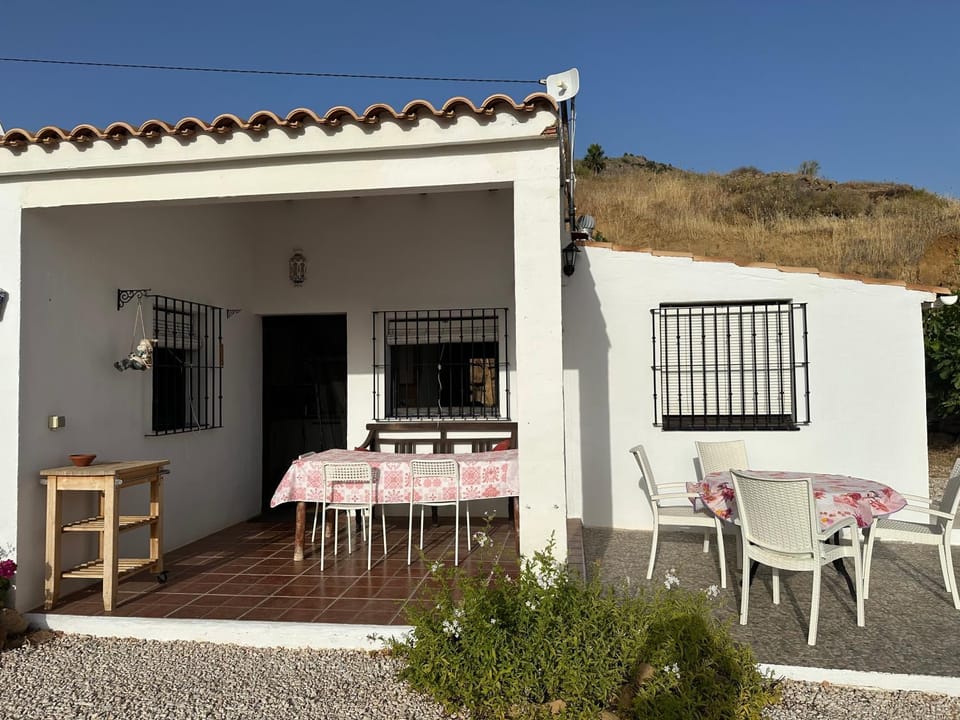 Property building, View (from property/room), Balcony/Terrace, Dining area