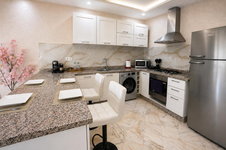 Coffee/tea facilities, microwave, washing machine, kitchen