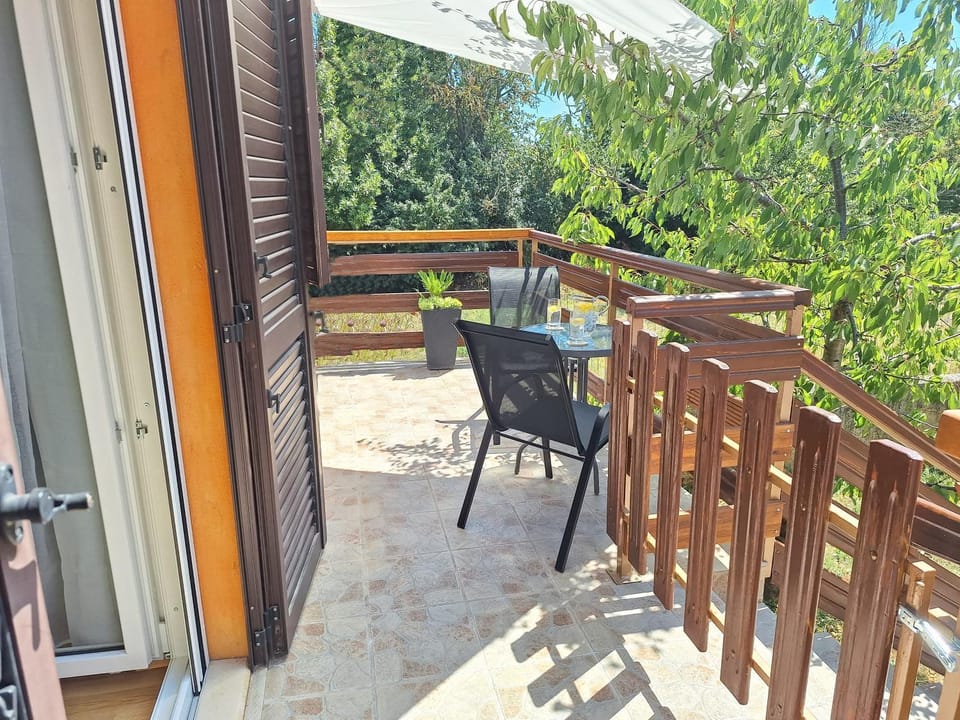 Patio, Spring, Day, Garden, View (from property/room), Balcony/Terrace