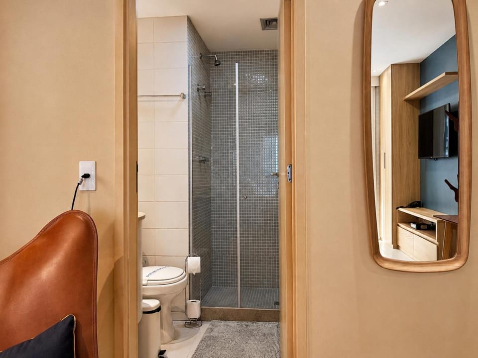 Shower, Toilet, Bathroom, TV and multimedia