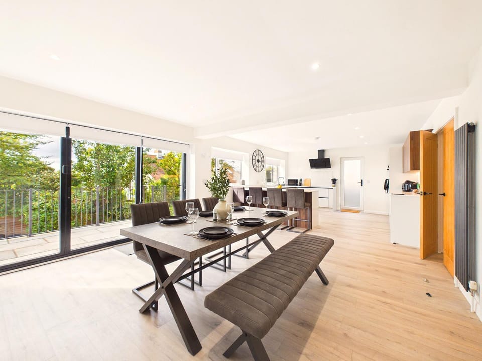 Kitchen or kitchenette, Seating area, Dining area