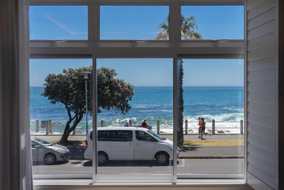 Luxury 3-Bedroom Sea View Apartment in Bantry Bay Apartment in Sea Point