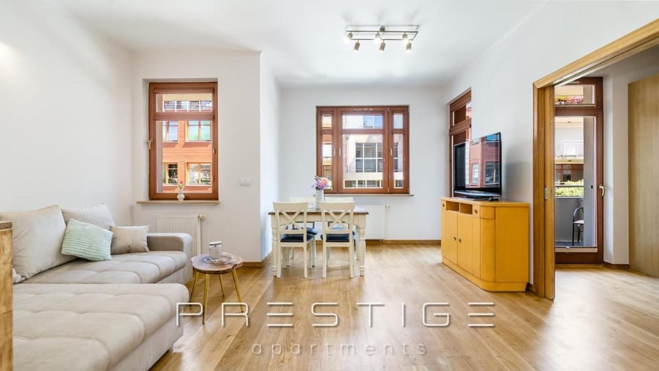 Communal lounge/ TV room, Living room, Dining area, Evening entertainment