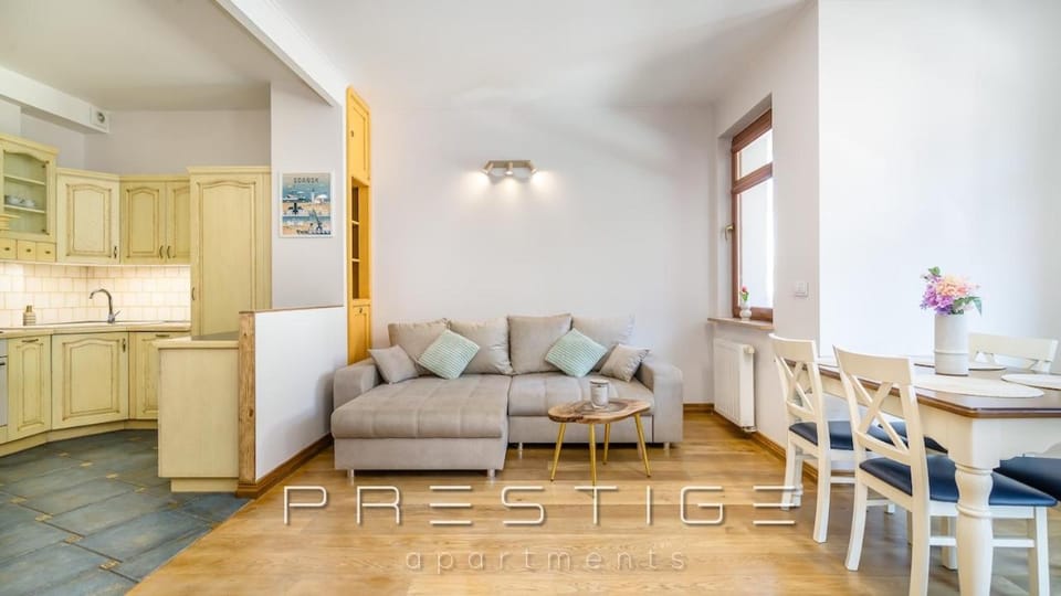 Kitchen or kitchenette, Dining area, oven