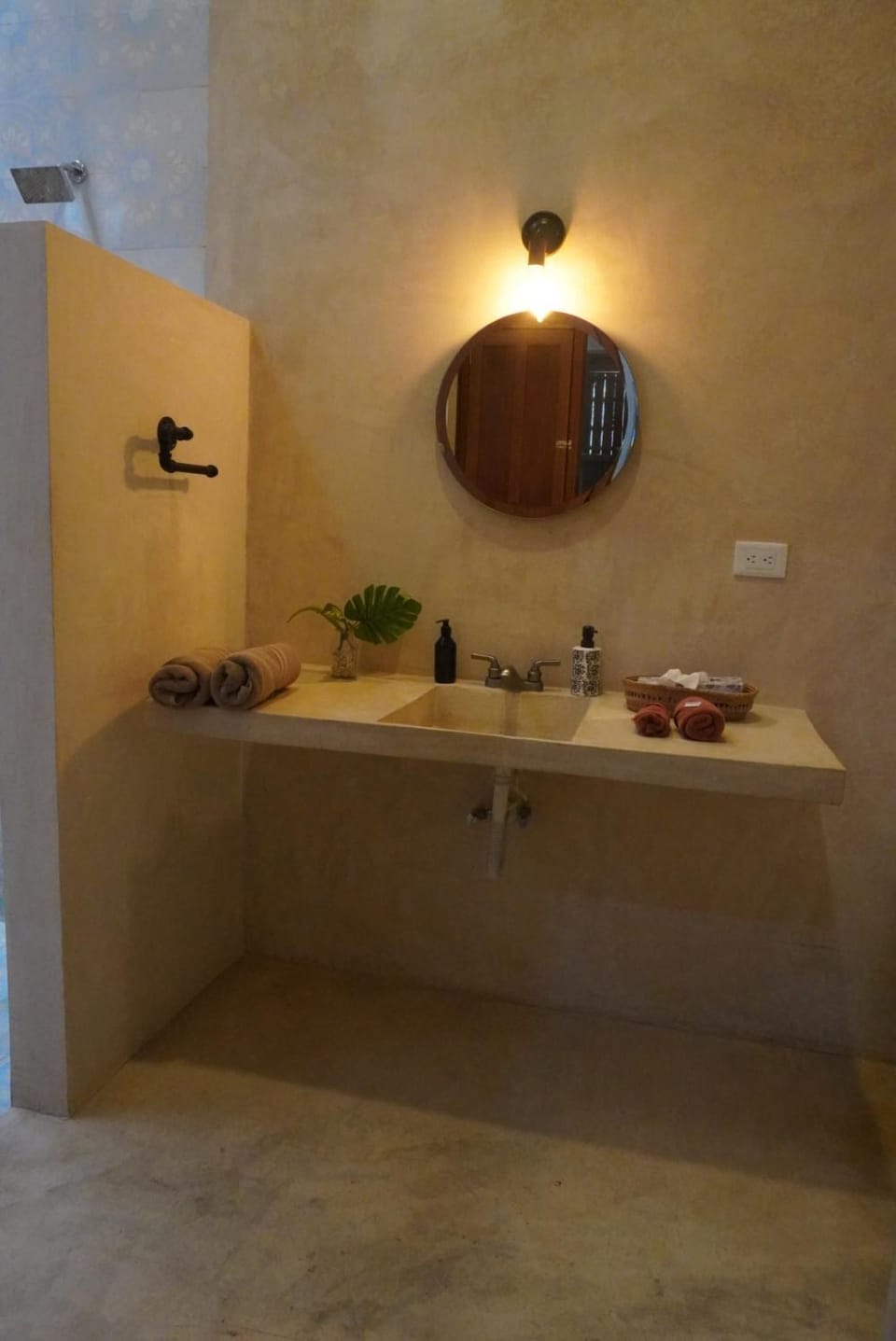 Sesenta1 House in Merida