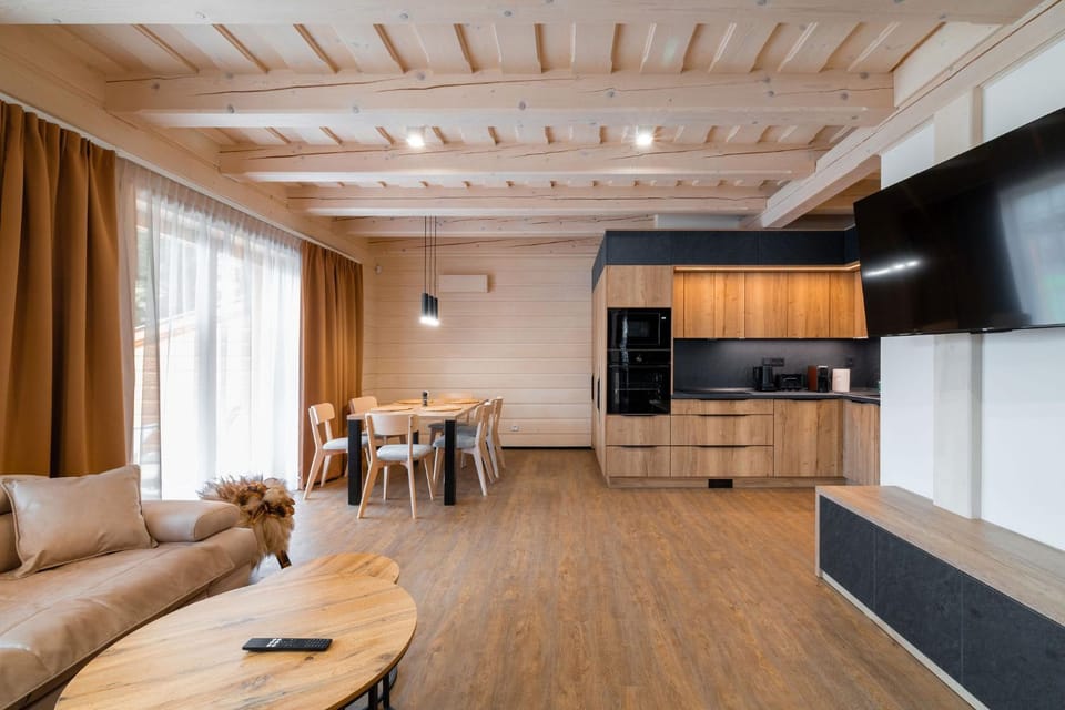 TV and multimedia, Kitchen or kitchenette, Living room, Seating area, Dining area, oven