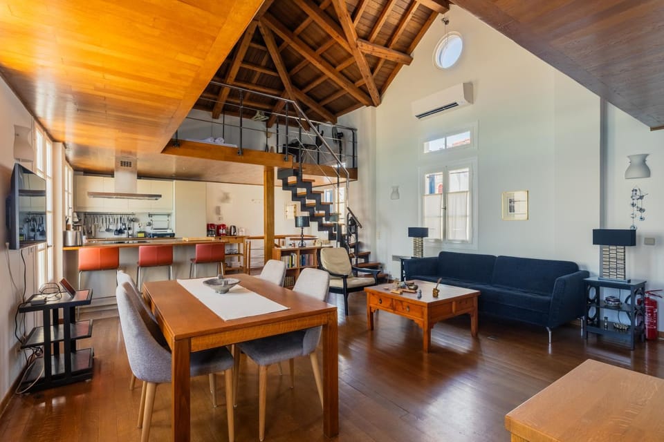 Kitchen or kitchenette, Seating area, Dining area