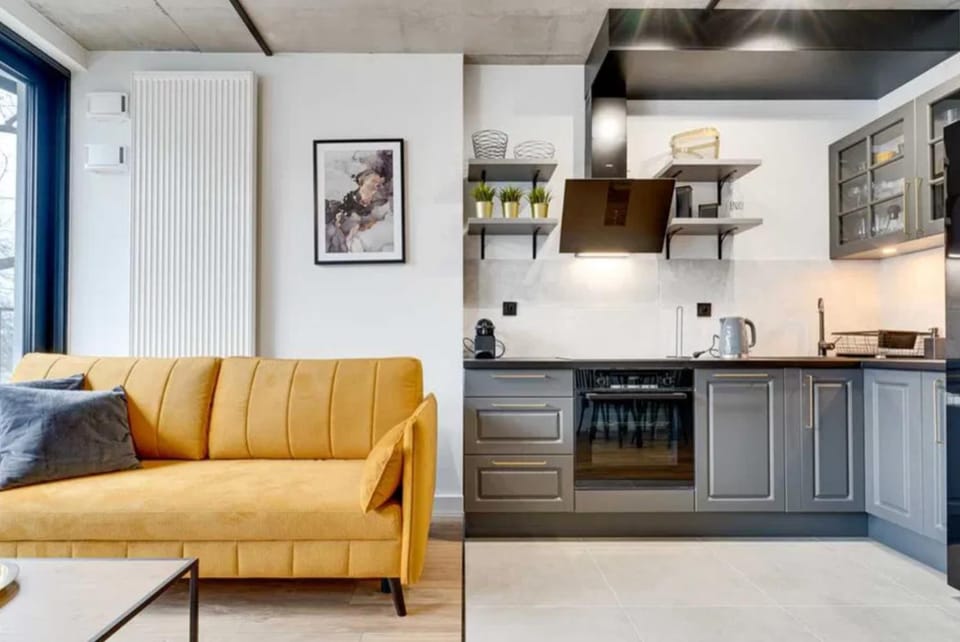 Property building, Restaurant/places to eat, Breakfast