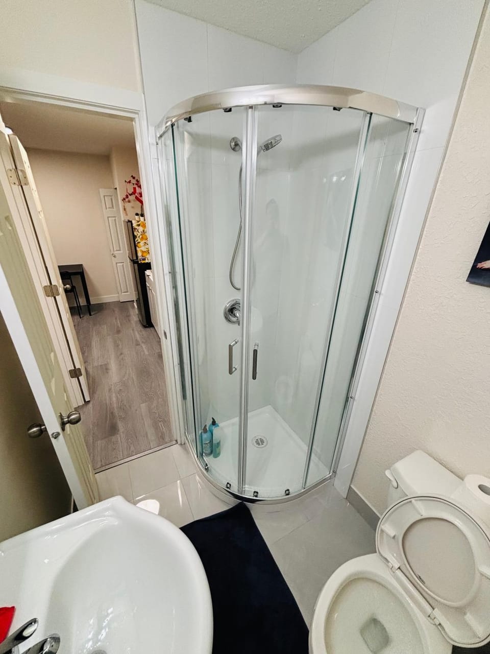R6-Cozy Private Suit Near Metro, Private bathrm & Living Vacation rental in Burnaby