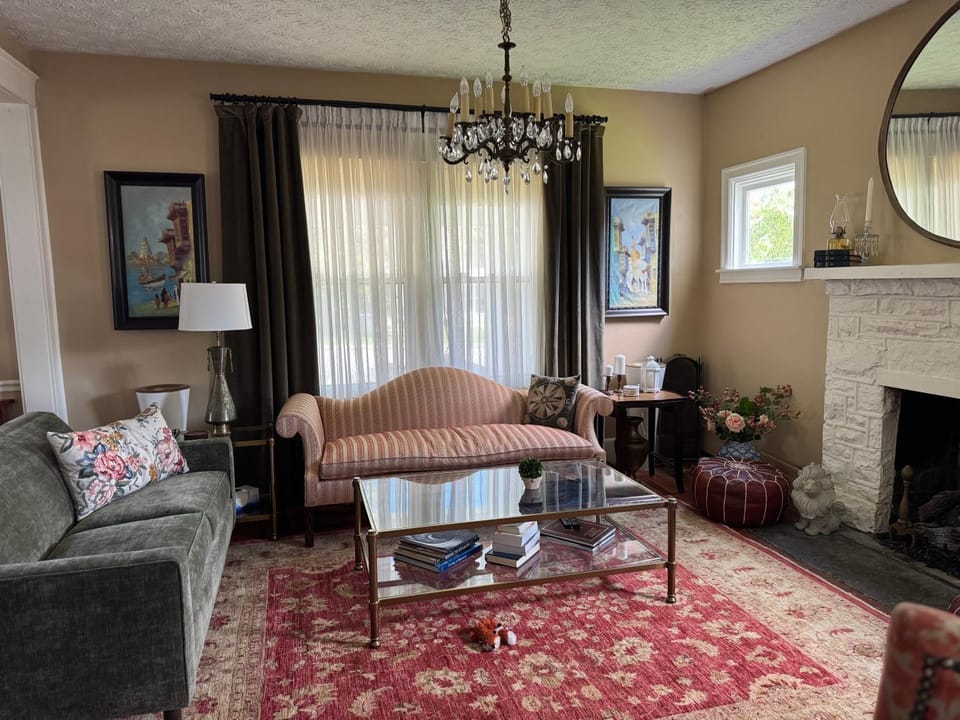 Living room, Seating area, fireplace