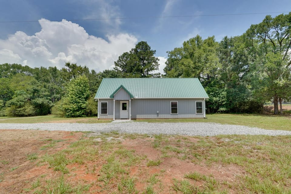 < 1 Mi to Broad River Campground! Rural Retreat House in Clarks Hill Lake