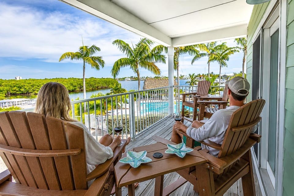 NEW!Life is a MarathonVIEWS!PoolDockHotTub! House in Key Colony Beach