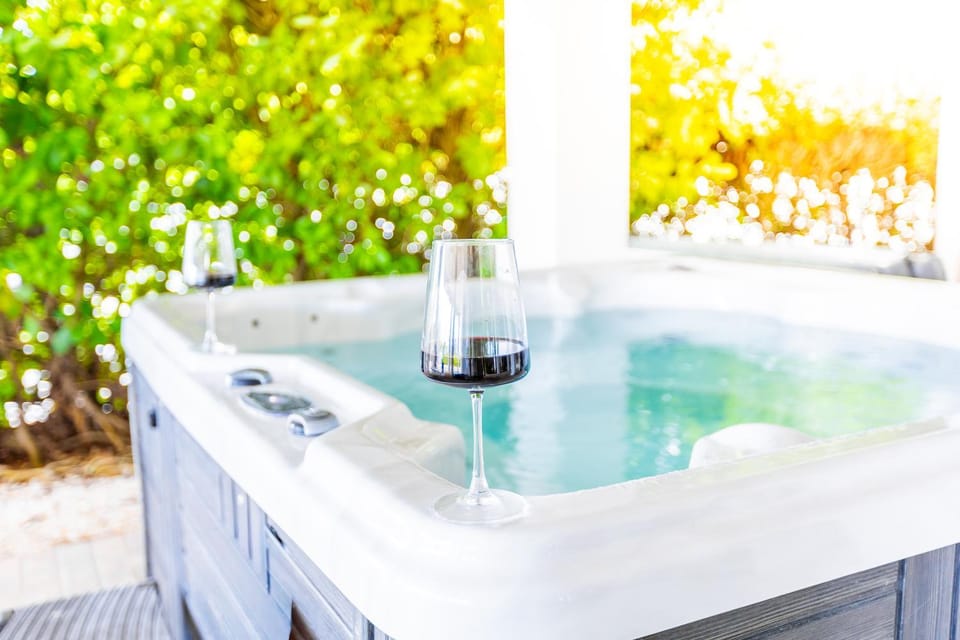 NEW!Life is a MarathonVIEWS!PoolDockHotTub! House in Key Colony Beach