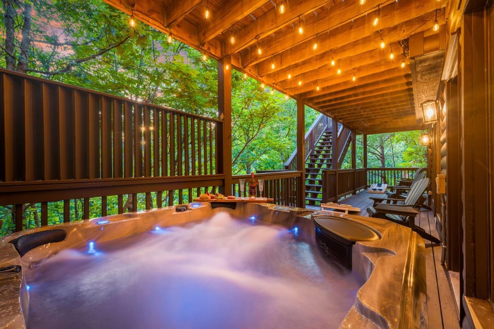 Evergreen Retreat: Fresh Remodel, Near The Island House in Pigeon Forge