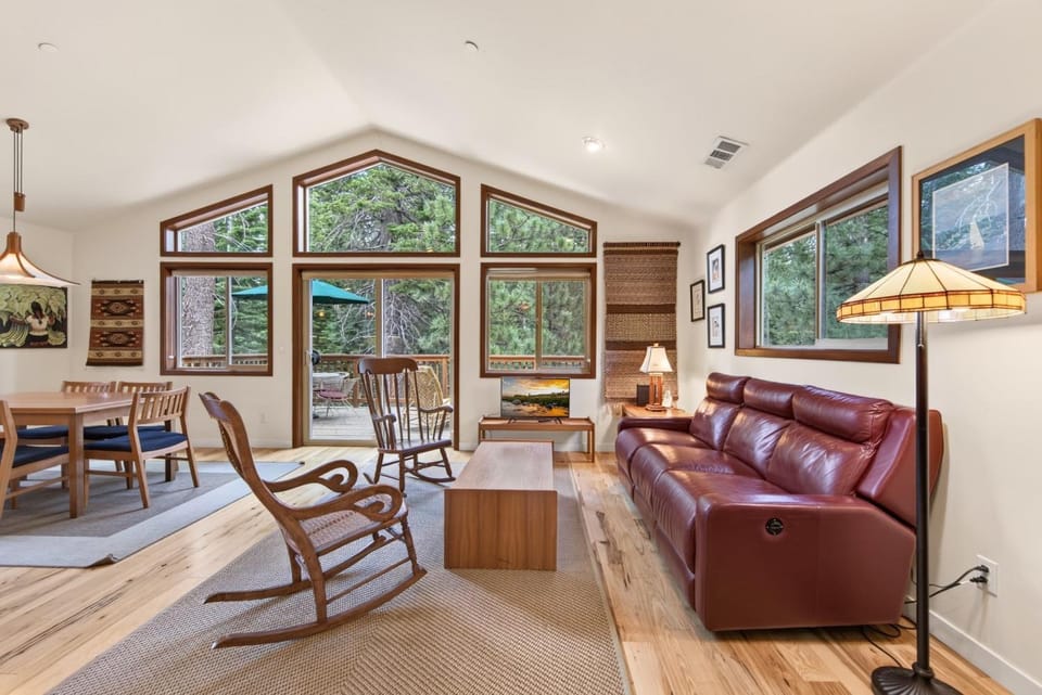 Alderwood Lodge at Tahoe Donner by Tahoe Getaways - 3BR w HOA, Fireplace & Forest Setting House in Truckee