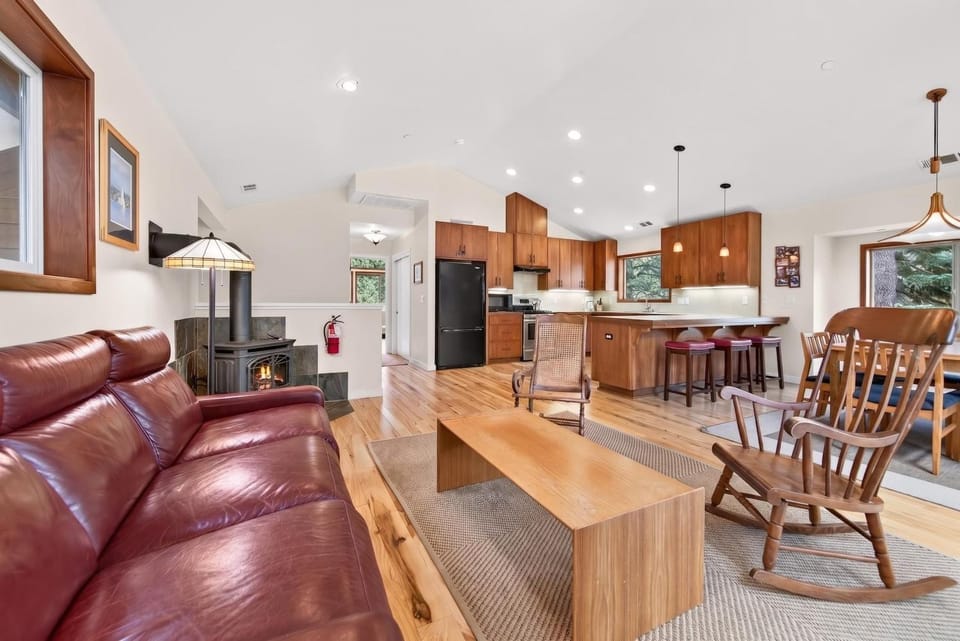 Alderwood Lodge at Tahoe Donner by Tahoe Getaways - 3BR w HOA, Fireplace & Forest Setting House in Truckee