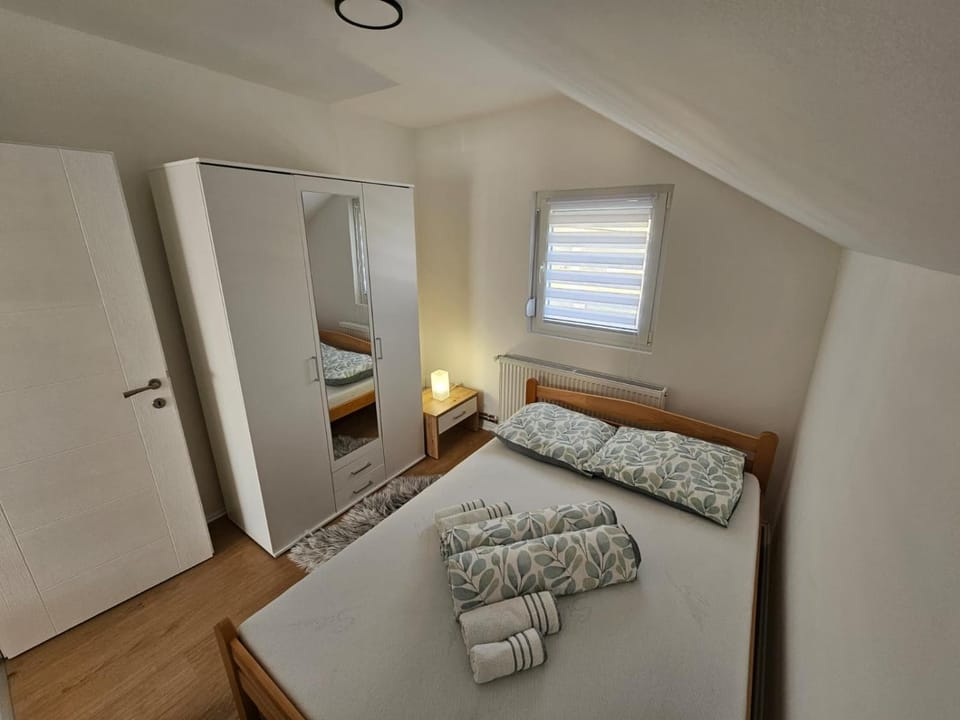 Bed, Bedroom, towels, wardrobe