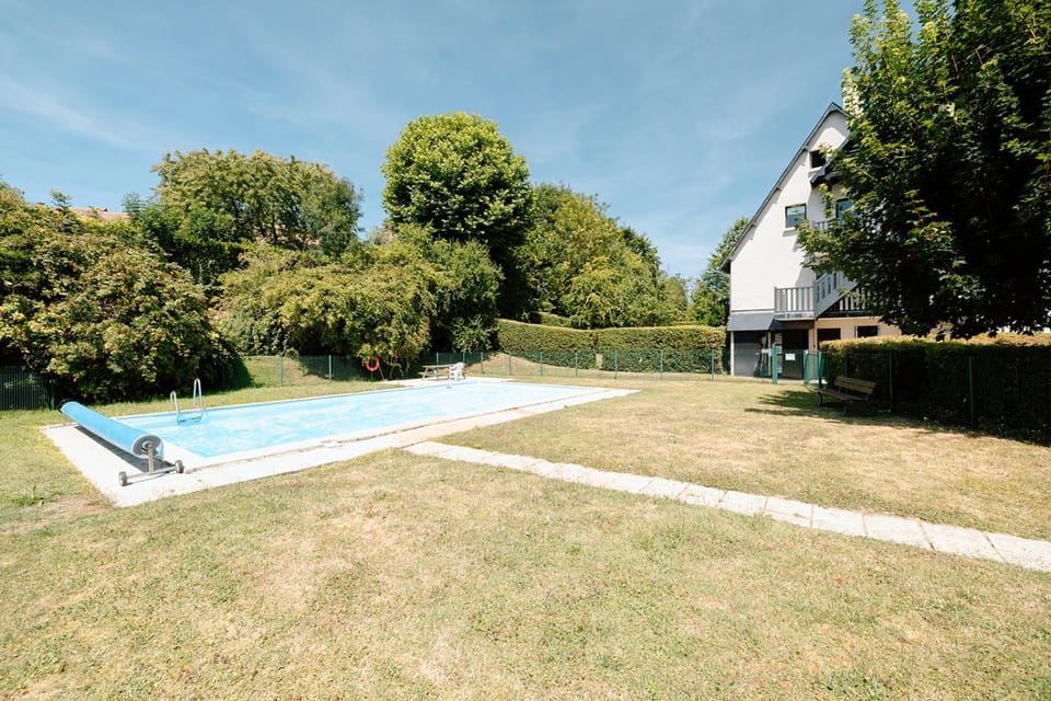 Spring, Day, Natural landscape, Garden, Garden view, Pool view, Swimming pool, Swimming pool