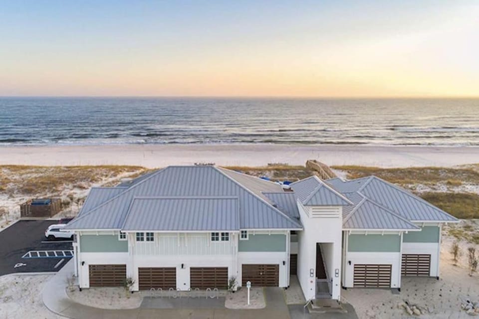 Airy townhouse with pool hot tub central AC & washerdryer - dog-friendly Villa in Perdido Key
