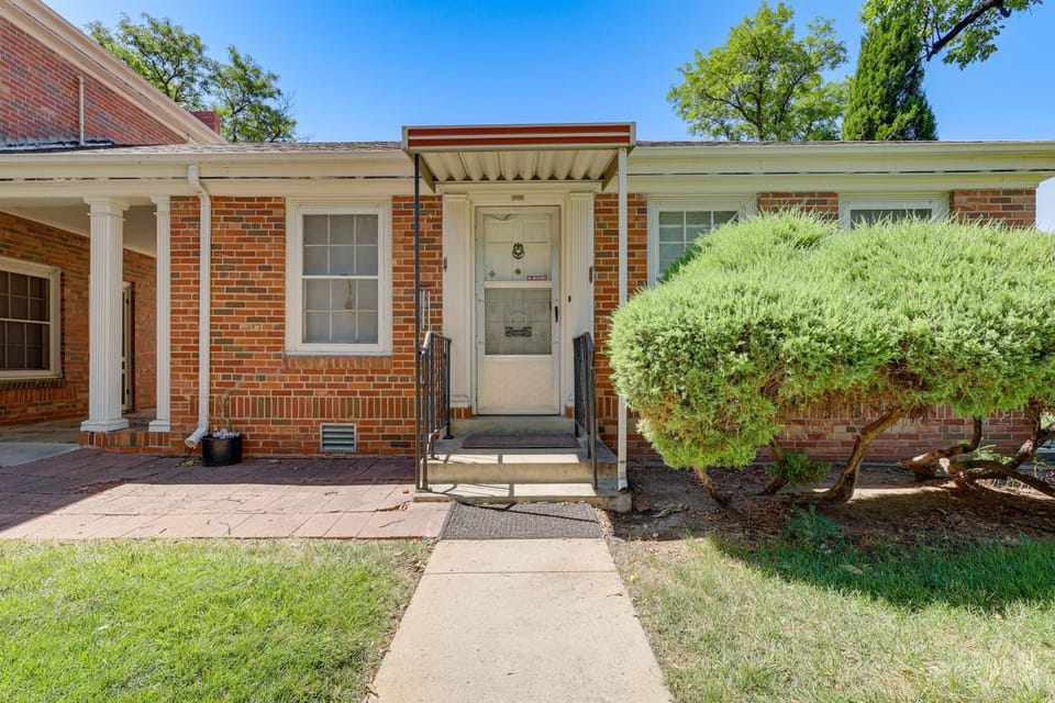 Nurse-Friendly Rental Near Hospitals & Dtwn Pueblo House in Pueblo West