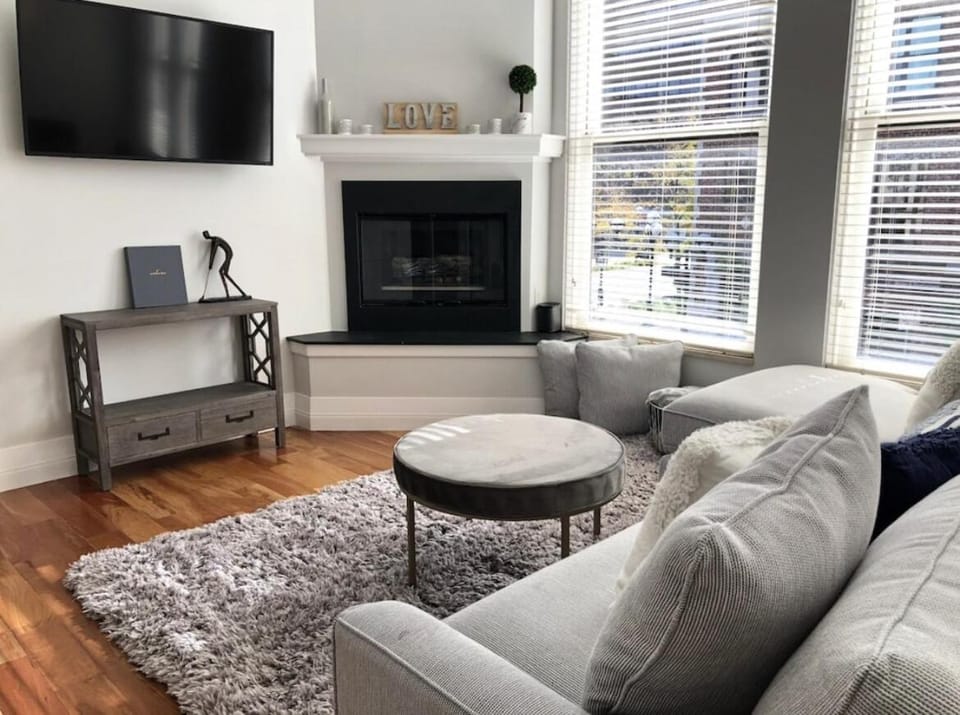 TV and multimedia, Living room, fireplace